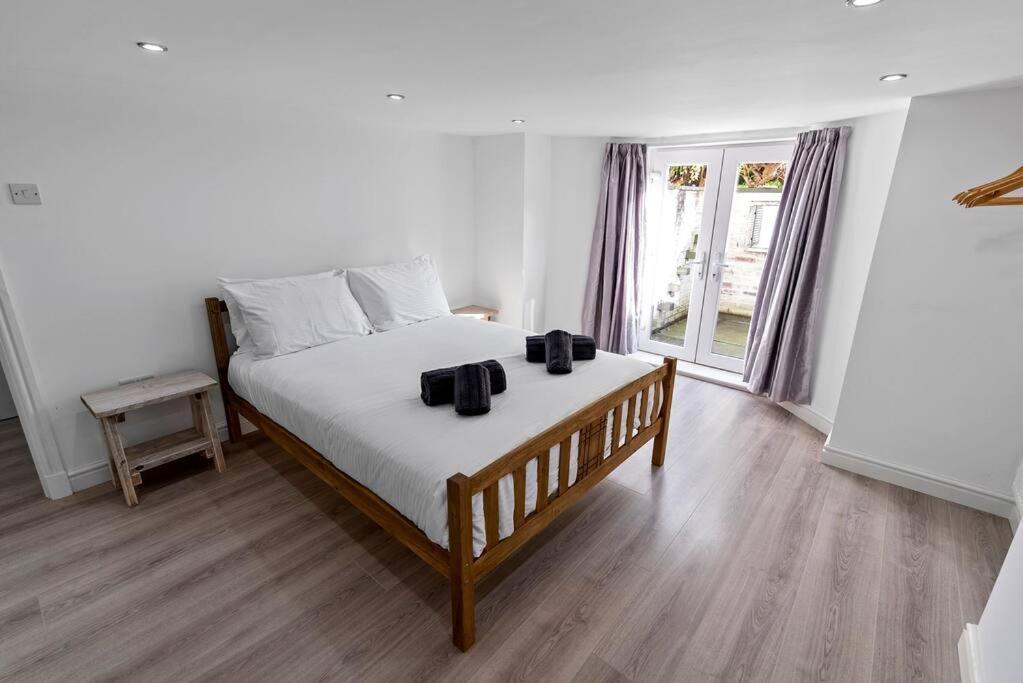 Newly Refurbed, Central Apartment With Free Parking And Hot Tub 리탬 세인트 앤스 외부 사진