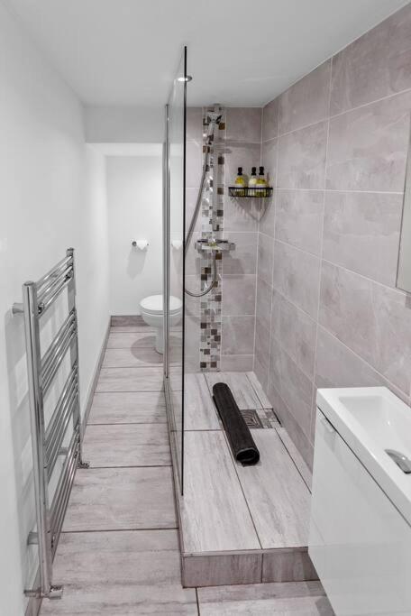 Newly Refurbed, Central Apartment With Free Parking And Hot Tub 리탬 세인트 앤스 외부 사진