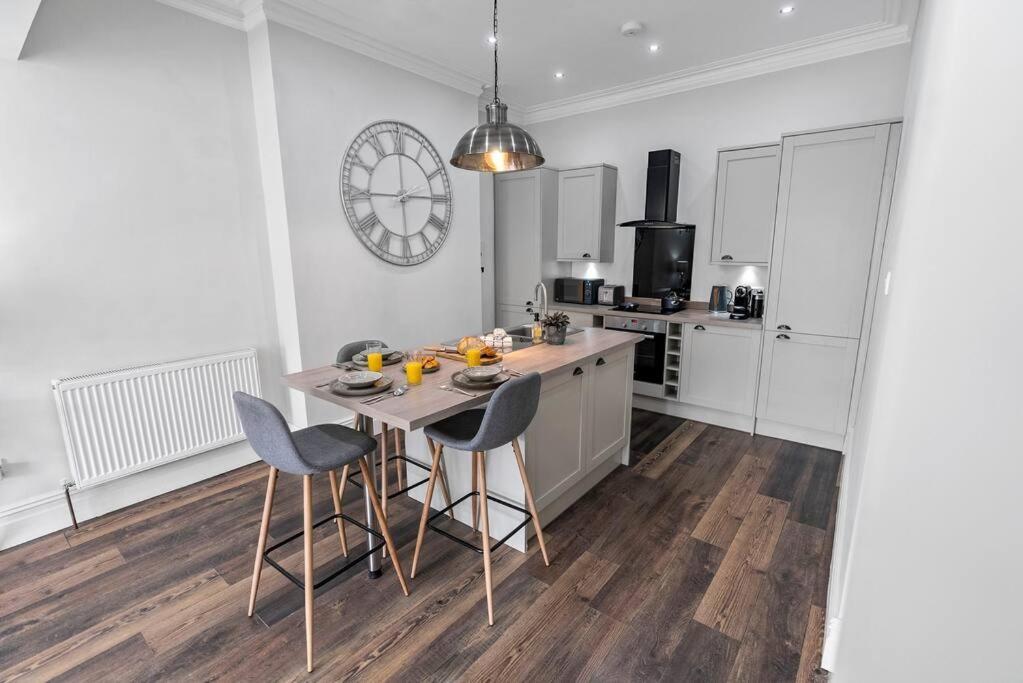 Newly Refurbed, Central Apartment With Free Parking And Hot Tub 리탬 세인트 앤스 외부 사진