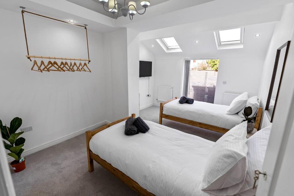 Newly Refurbed, Central Apartment With Free Parking And Hot Tub 리탬 세인트 앤스 외부 사진