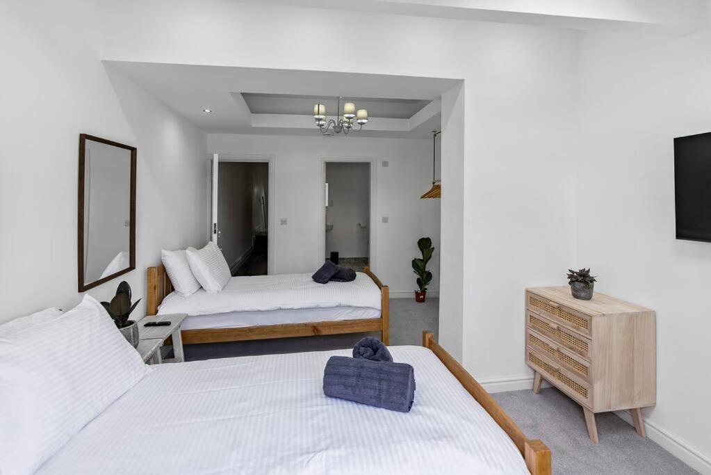 Newly Refurbed, Central Apartment With Free Parking And Hot Tub 리탬 세인트 앤스 외부 사진